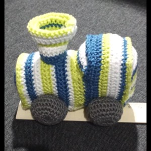 Vonat, , , Figurina amigurumi de 11 cm latime, 8 cm inaltime crosetata din fire de bumbac 100%.
Il pot face in..., ARTYNOS