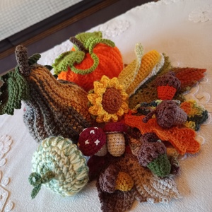Decor toamna crosetat , Casa & Stil de viata, Decoratiuni de casa, Accesorii florale, Buchete de flori, Crosetat, Dovlecei 3 buc, porumb 1 buc, floare 5 buc, floare 1 buc, ghinda 4 buc, ciuperci 2 buc , ARTYNOS