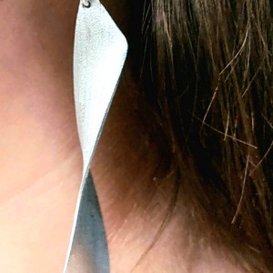 Cercei asimetrici din aluminiu - bijuterii - cercei lungi - Artynos.ro Cercei asimetrici din aluminiu - bijuterii - cercei lungi - Artynos.ro