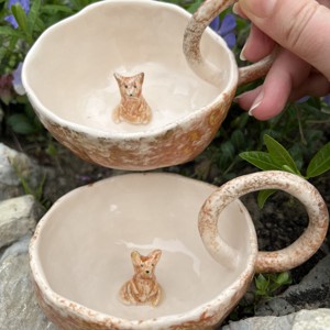 Cană din ceramică realizată manual cu pisoi în interior - casă & stil de viață - accesorii pentru echipamente de bucătărie - accesorii de servire - căni - Artynos.ro