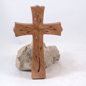 Cruce din lemn modelată, cruce de perete -  - Artynos.ro