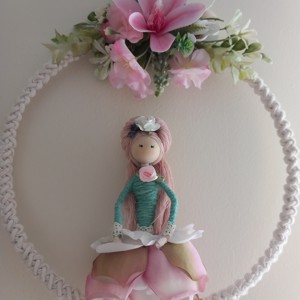 Fată în rochie roz decor de perete -  - Artynos.ro