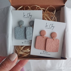 Set Cercei - lucrati manual din lut polimeric -2 perechi, Bijuterii, Cercei, Cercei cu figurine, Sculptura, Confectionarea bijuteriilor, Cercei handmade din lut polimeric, creati pentru a adauga gingasie si delicatete oricarei tinute.
A..., ARTYNOS