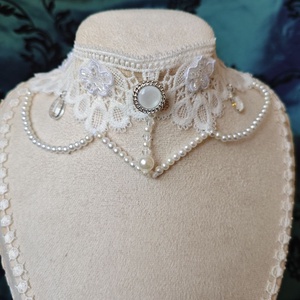 Choker alb dantela mireasa cu margele de sticla si perle false  - accesorii nuntă - bijuterii mireasă - colier mireasă - Artynos.ro