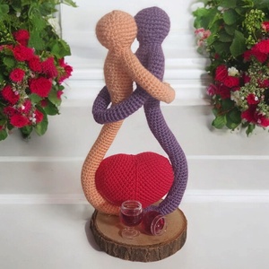 Cuplu de îndrăgostiți crosetati/ 18cm - casă & stil de viață - accesorii pentru decorat casa - ornamente - Artynos.ro