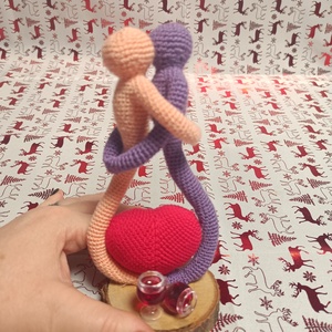 Cuplu de îndrăgostiți crosetati/ 18cm - casă & stil de viață - accesorii pentru decorat casa - ornamente - Artynos.ro