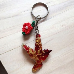 Breloc Păsărică Rubin - Strălucire Regală și Curaj - geantă și husă - accesorii genți - breloc - Artynos.ro