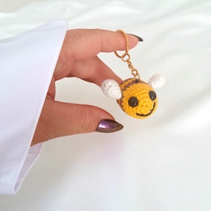 Set 3 albinuțe croșetate cu zâmbet - geantă și husă - accesorii genți - breloc - Artynos.ro