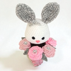 Cosulet decorativ handmade cu iepuras si trandafiri - Diamond Bunny Elegance, , Crosetat, ARTYNOS