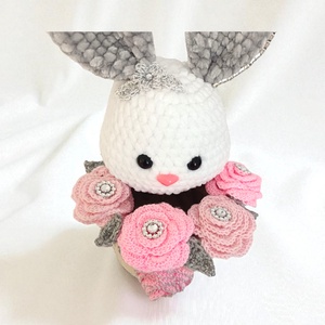 Coșuleț decorativ handmade cu iepuraș și trandafiri - Diamond Bunny Elegance -  - Artynos.ro