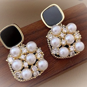 Cercei mini perle - Artynos.ro