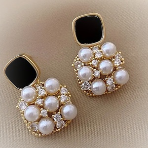 Cercei mini perle - bijuterii - cercei - Artynos.ro