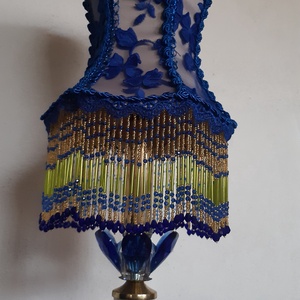 Abajur din dantela cu franjuri de margele - casă & stil de viață - lămpi și corpuri de iluminat - lampă de masă - Artynos.ro