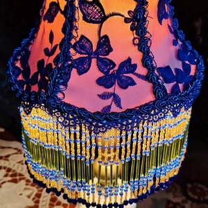 Abajur cusut de mana din dantela si franjuri de margele - casă & stil de viață - lămpi și corpuri de iluminat - lampă de ambianță - Artynos.ro