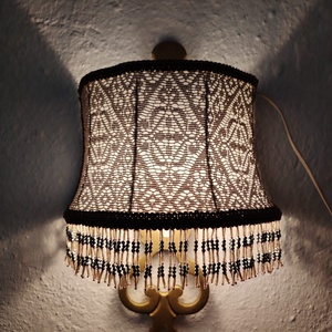 Aplica din bronz si abajur din dantela aurie si franjuri, Casa & Stil de viata, Lampi si corpuri de iluminat, Lampa de ambianta, Cusatura, Pictura, ARTYNOS