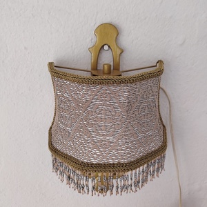 Aplica din bronz si abajur din dantela aurie si franjuri - casă & stil de viață - lămpi și corpuri de iluminat - lampă de ambianță - Artynos.ro