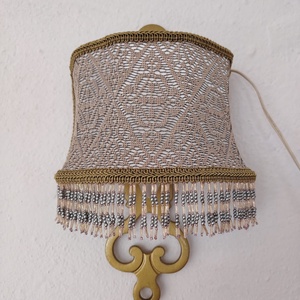 Aplica din bronz si abajur din dantela aurie si franjuri - casă & stil de viață - lămpi și corpuri de iluminat - lampă de ambianță - Artynos.ro