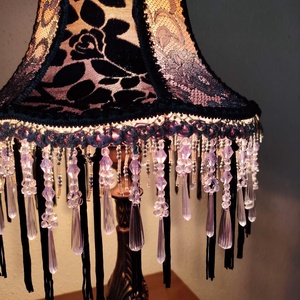 Victorian/Gothic lampshade in black and silver color and beaded fringes - casă & stil de viață - lămpi și corpuri de iluminat - lampă de ambianță - Artynos.ro