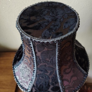 Victorian/Gothic lampshade in black and silver color and beaded fringes - casă & stil de viață - lămpi și corpuri de iluminat - lampă de ambianță - Artynos.ro