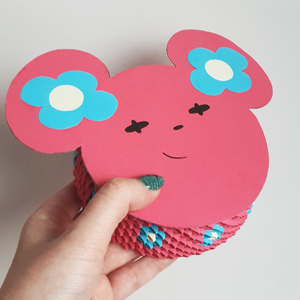 Cutie 3D origami ursuleț Iris Wilson Ace Attorney - casă & stil de viață - accesorii pentru decorat casa - decorațiuni de masă și decorațiuni pentru rafturi  - cutii decor, cutii de suveniruri - Artynos.ro