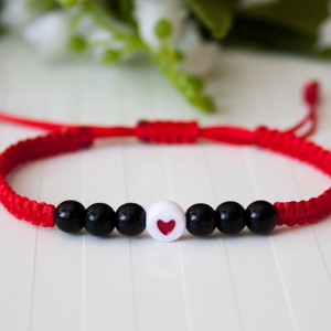 Brățară macramé împletită - Inimă din mărgele -  - Artynos.ro