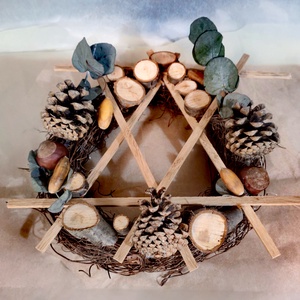 Coronita naturala din nuieleuse si elemente de lemn, pentru Craciun - Artynos.ro