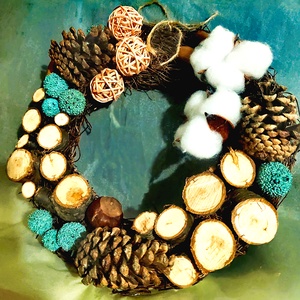 Coronita naturala din nuieleuse si elemente de lemn, pentru Craciun - crăciun - decorațiuni de advent - coroniță advent - Artynos.ro