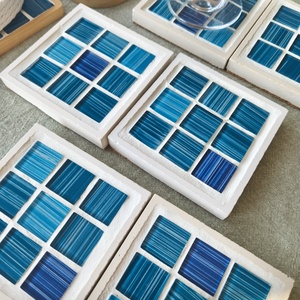 Set 2 coasters mozaic albastru sticla, Casa & Stil de viata, Echipamente de bucatarie, Accesorii de servire, Accesorii de bautura, Suport de bauturi, Ceramica, Mozaic, ARTYNOS