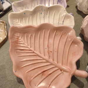 Tavita frunza pentru bijuterii, ceramica, culori diverse, Bijuterii, Suporturi si cutii de bijuterii, Stand bijuterii, Ceramica, ARTYNOS