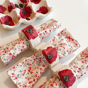 Suport de oua cu model maci si inele de servetele - decor de sărbători - decorațiuni de paște - decor masă de paște - Artynos.ro