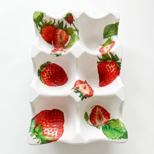 Suport de ouă model capsuni, perfect pentru masa de Paște - decor de sărbători - decorațiuni de paște - decor masă de paște - Artynos.ro