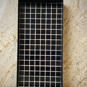 Tava neagra din mozaic de sticla neagra 40x20 cm, Casa & Stil de viata, Echipamente de bucatarie, Accesorii de servire, Tavite, Prelucrarea metalelor, Tava neagra din mozaic de sticla neagra si metal, dimensiuni 40x20 cm, pentru servire si decor, ARTYNOS