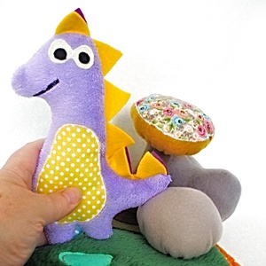 Jucarie textila cu dinozauri,peisaj textil cu vulcan,copaci si dinozauri, mini patura moale de joaca pentru bebelusi. - jucării și echipamente pentru copii - plușuri - dinozauri din pluș - Artynos.ro