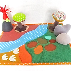 Jucarie textila cu dinozauri,peisaj textil cu vulcan,copaci si dinozauri, mini patura moale de joaca pentru bebelusi. - jucării și echipamente pentru copii - plușuri - dinozauri din pluș - Artynos.ro