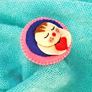 Brosa Martisor  ,Cadou pentru Mama,Prietena ,Sotia ,Brosa din Fetru Cadou Handmade pentru Invatatoare. - Artynos.ro