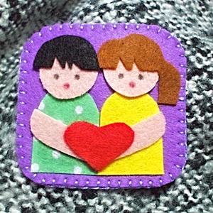 Brosa din fetru ,cadou handmade pentru mame ,bunici ,sotii ,colege ,educatoare ,cadou de 8 Martie. - Artynos.ro