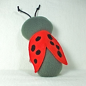 Buburuza zornaitoare pentru bebelusi ,cadou pentru botez ,jucarie handmade pentru nou nascut. - jucării și echipamente pentru copii - plușuri - figurine de pluș - Artynos.ro