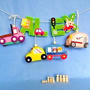 Nume decorativ ,ghirlanda cu litere din fetru si masini jucarie ,cadou aniversar ,cadou pentru botez., Jucării și echipamente pentru copii, Cadouri baby shower, Cusătură, Păpuși și fabricare de marionete, ARTYNOS