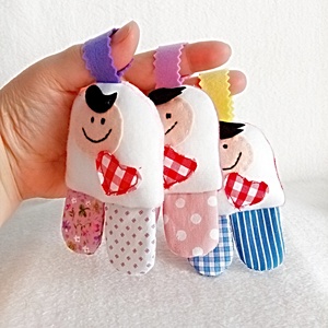 Marturii botez , breloc cadou pentru musafiri ,accesoriu pentru ghiozdane ,cadou pentru invatatoare. - jucării și echipamente pentru copii - cadouri baby shower - Artynos.ro