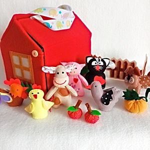 Hambar cu animale din fetru ,cutie cadou pentru prescolari ,viata la ferma ., Jucarii si echipamente pentru copii, Jocuri de gandire, Curcubeu Montessori, jocuri Waldorf, Cusatura, Papusi si fabricare de marionete, ARTYNOS