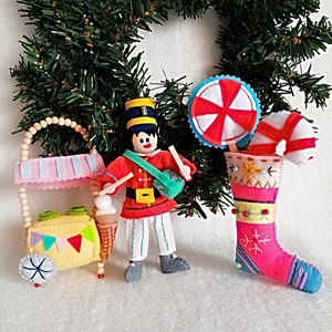 Set de ornamente pentru Craciun ,decoratii handmade pentru Bradul Familiei. - Artynos.ro