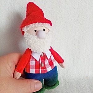 Pitic din poveste ,jucarie din fetru de inspiratie Waldorf. - jucării și echipamente pentru copii - jucării și accesorii pentru copii - păpuși de joacă - Artynos.ro