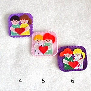 Brosa din fetru ,cadou ideal pentru mamici si fetite. - bijuterii - broșe - Artynos.ro