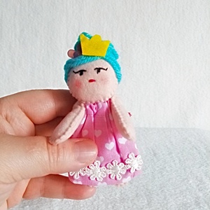 Poveste cu printesa ,cavaler si balaur din fetru intr-o cutie,cadou ideal pentru prescolari. - jucării și echipamente pentru copii - jocuri de gândire - curcubeu montessori, jocuri waldorf - Artynos.ro