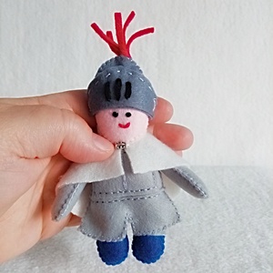 Poveste cu printesa ,cavaler si balaur din fetru intr-o cutie,cadou ideal pentru prescolari. - jucării și echipamente pentru copii - jocuri de gândire - curcubeu montessori, jocuri waldorf - Artynos.ro