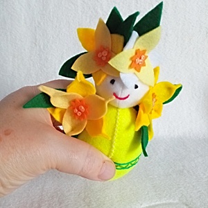 Figurina Narcisa  din fetru pentru educatie Waldorf. - jucării și echipamente pentru copii - jocuri de gândire - curcubeu montessori, jocuri waldorf - Artynos.ro