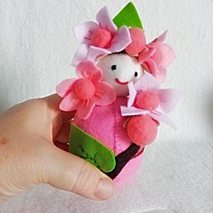 Figurina Floare de Cires   din fetru pentru educatie Waldorf. - jucării și echipamente pentru copii - jocuri de gândire - curcubeu montessori, jocuri waldorf - Artynos.ro