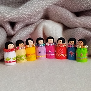 Brose Martisor ,Mini Papusi cadou de Primavara. - Artynos.ro