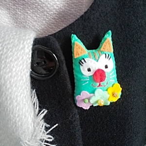 Brosa Martisor pentru iubitoare de pisici., Bijuterii, Martisor, Cusatura, ARTYNOS