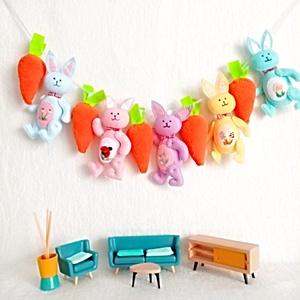 Ghirlanda decorativa de Pasti ci iepurasi din fetru brodati. - jucării și echipamente pentru copii - plușuri - iepure de pluș - Artynos.ro
